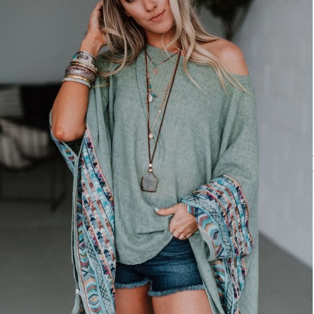 Three bird nest FALLON EMBROIDERED SLEEVE PONCHO / NWOT